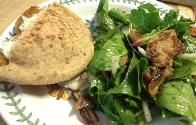 Spinach Salad with Dates and Almonds 5